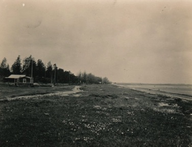 STRANDVEJEN - LYSTRUP STRAND, set mod vest i 1940erne STRANDVEJEN - LYSTRUP STRAND, set mod vest i 1940erne